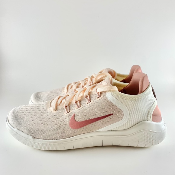 Nike Shoes - Nike Free Run